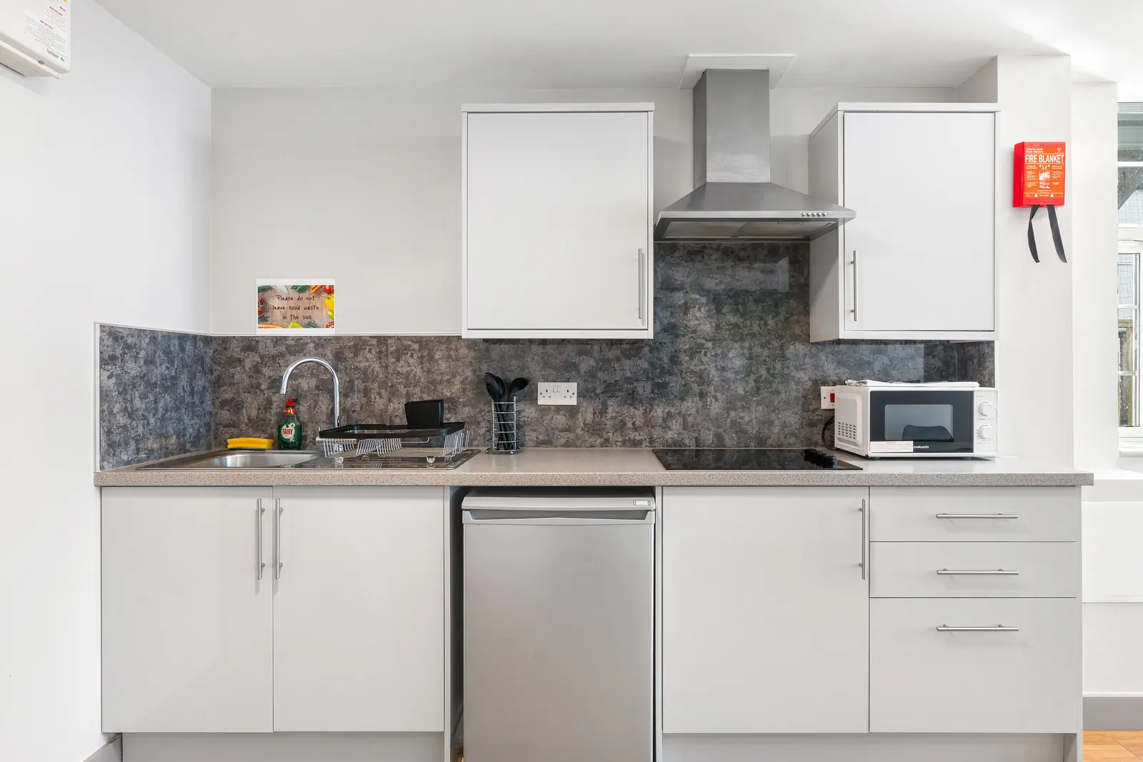Fully equipped shared kitchen