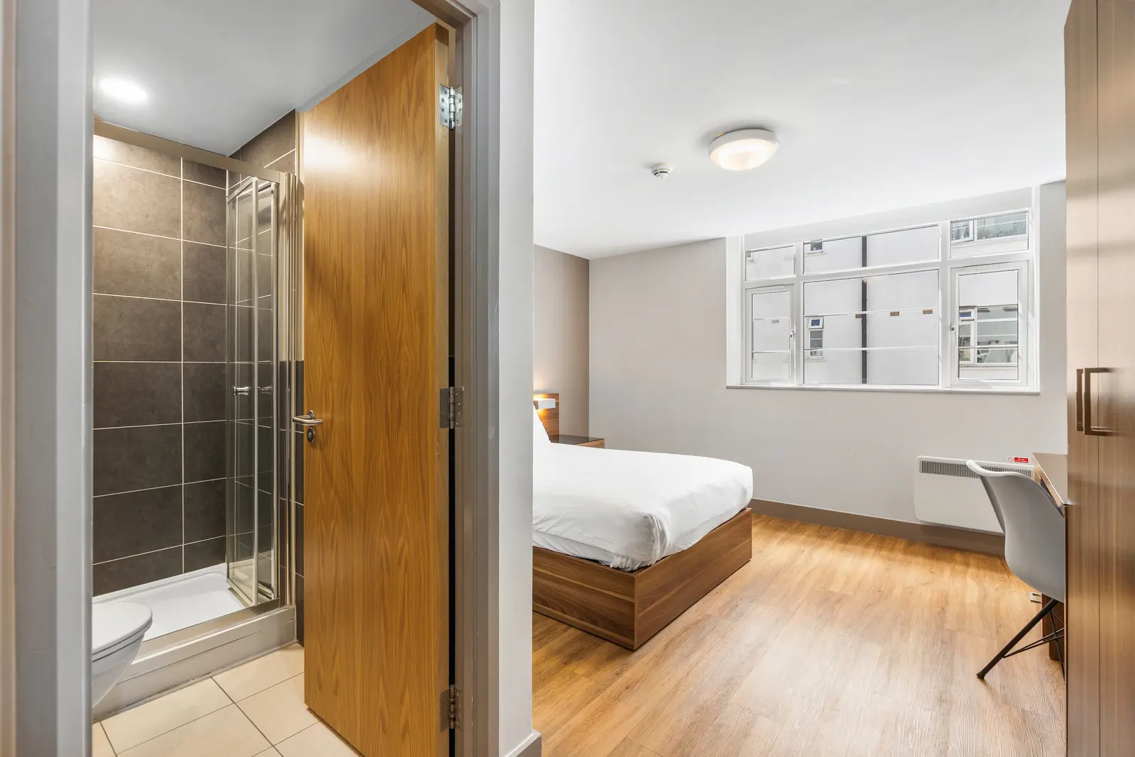 Standard Double Room with en-suite shower room